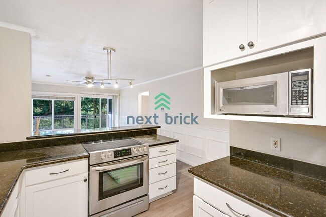 Building Photo - Beautiful home with 2 beds and 1 bath for ... Unit 202