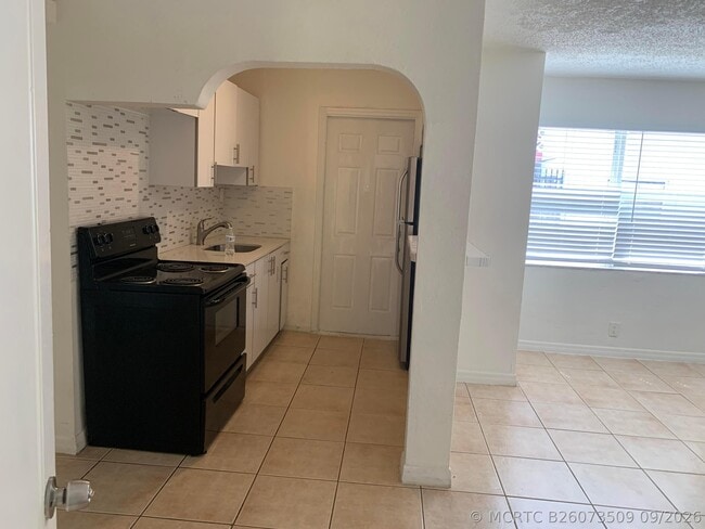 810 S 19th Ave Unit 1-2