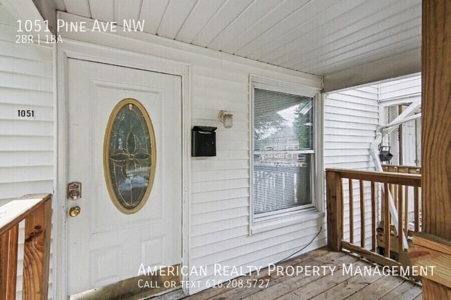 Photo - 1051 Pine Ave NW