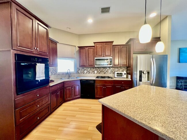 Photo - AVAILABLE NOW! GORGEOUS 4 Bedroom 2 Bathroom Home in Palm Desert!