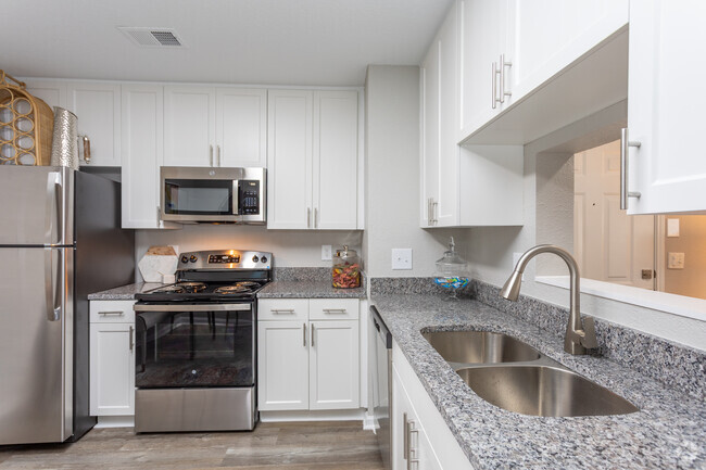 2BR, 2BA - 1,035SF - Kitchen - Hidden Creek Village