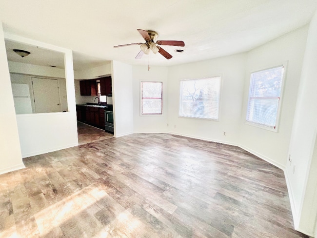 Building Photo - 123 1/2 E Fulton St Rental