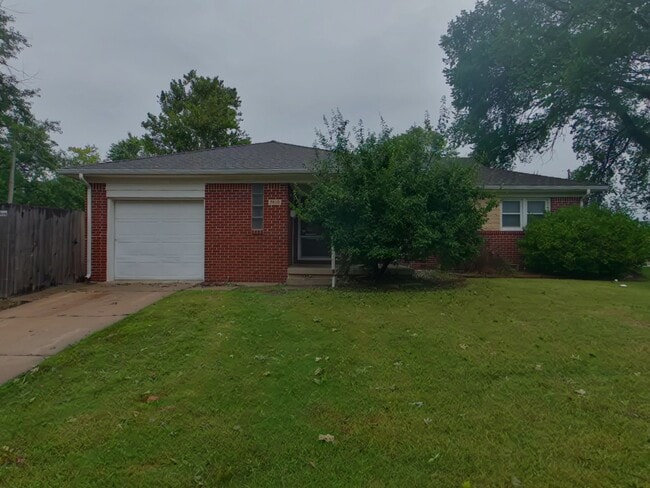 Building Photo - 7610 E Indianapolis St Rental