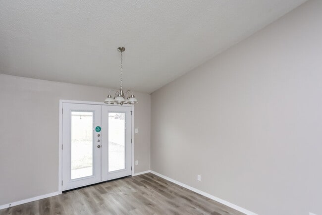 Photo - 2410 Bentley Dr