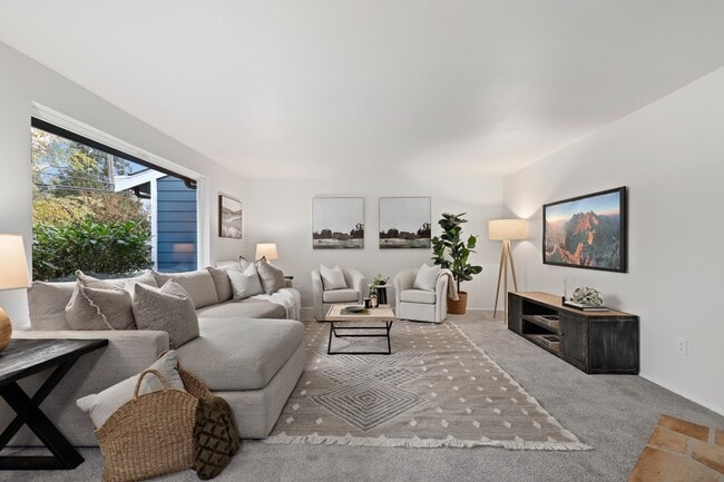 Sala de estar - 3601 NE 145th St