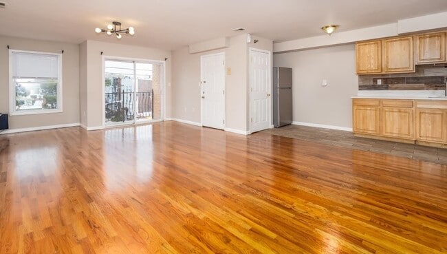 Photo - 355 West Side Ave