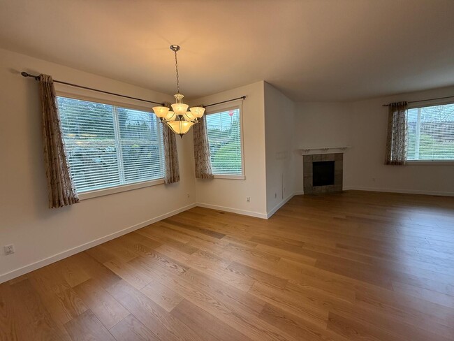 Casual dining - 235 245th Pl NE