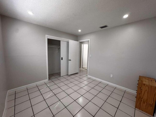 Photo - 933 SW 16th Pl