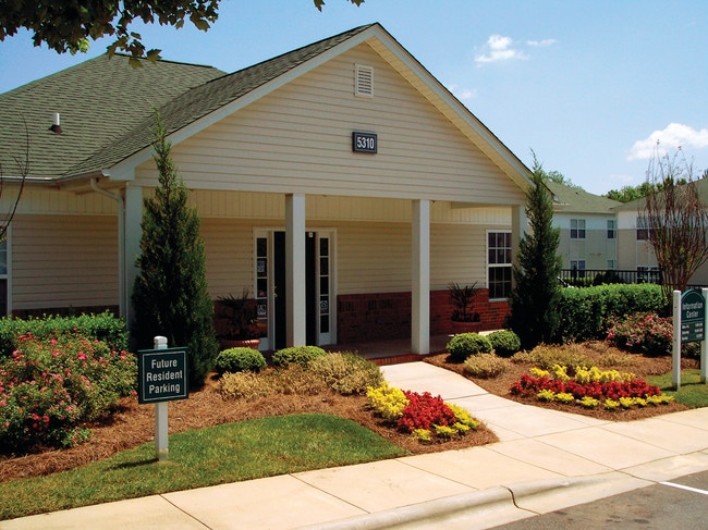 Photo - Lawyers Ridge Apartments
