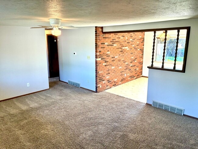 Photo - 3 Bedroom, 1 Bath Home with 1 car attached garage in Northwest Loveland, CO