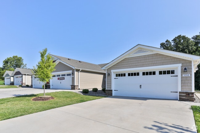 Redwood Concord - Redwood Concord Townhomes