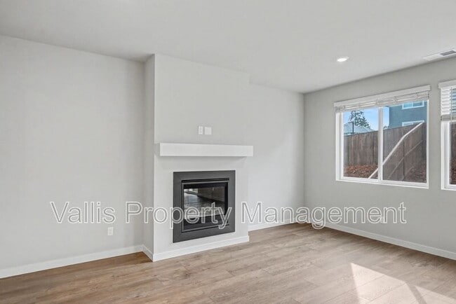 Photo - 2618 Mount St Helens Ave SE