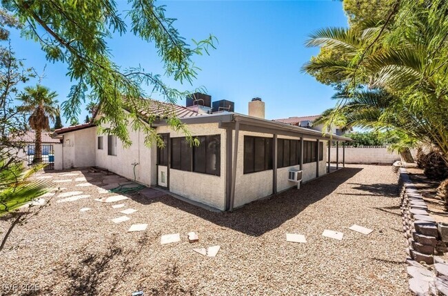 Building Photo - 7439 Trudy Ln Rental