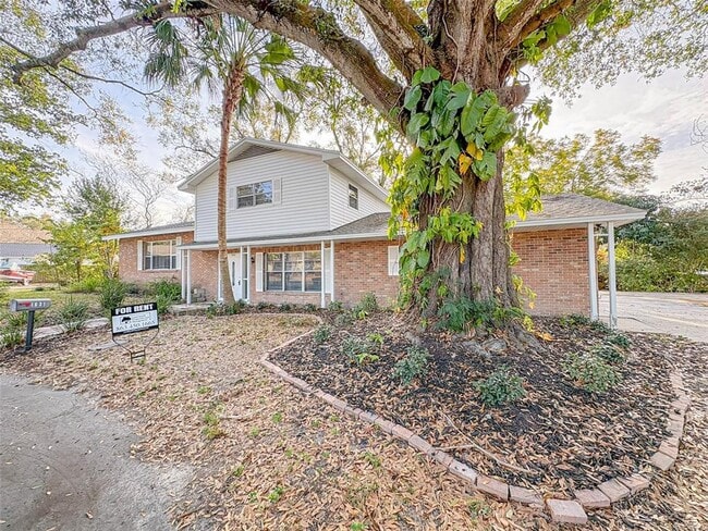 Building Photo - 1631 Monterey Ln