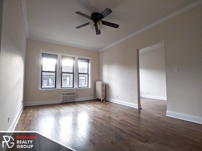Building Photo - 736 W Addison St Unit 740-N3 Rental
