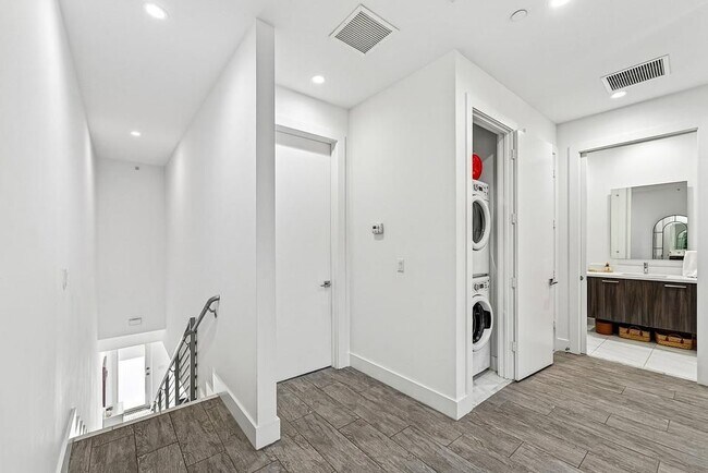 Photo - 1034 NE 18th Ave