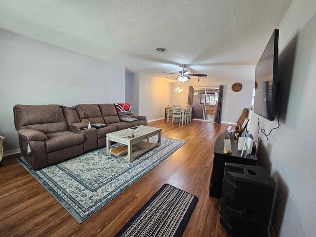 Photo - 1000 S Lake Dr