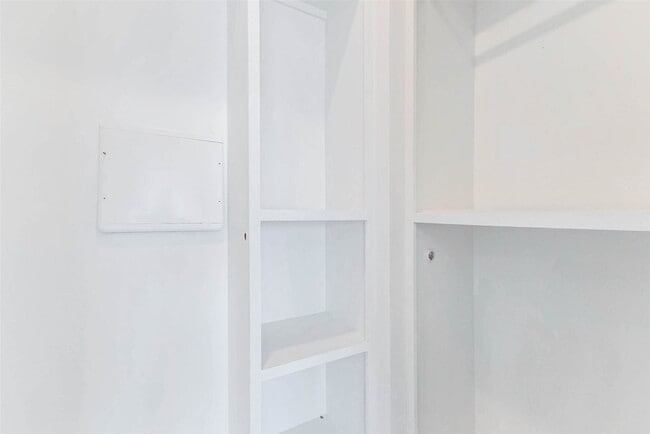 Building Photo - 334 Eastwood St