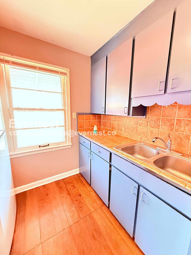 Photo - 3 Bed/1 Bath Home with Detached Garage / Vouchers Accepted / Available Now!