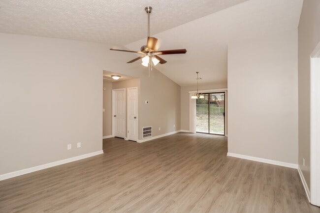 Photo - 108 Julie Ln