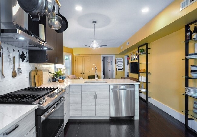 Photo - 27 Armandine St Unidad 1