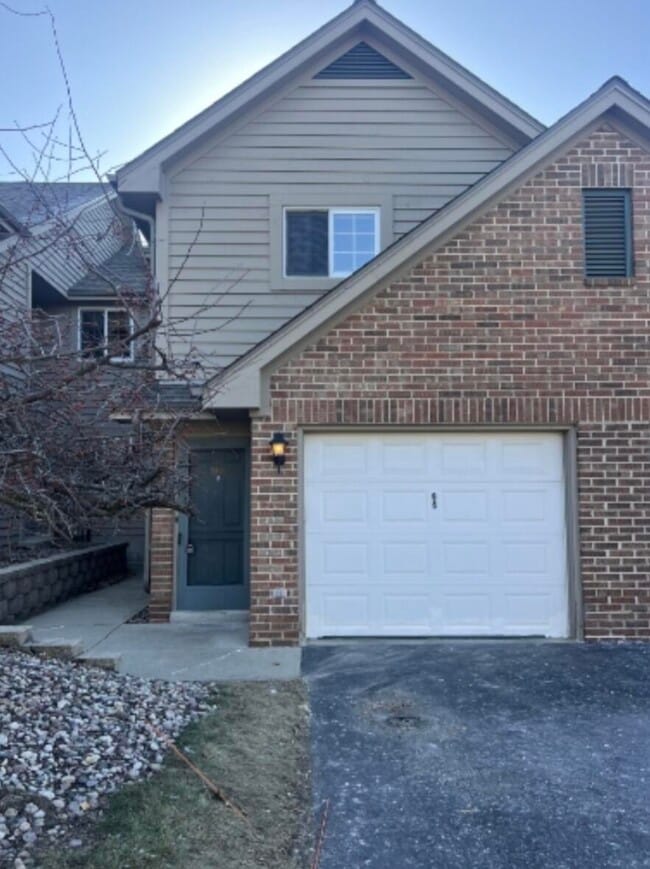 Building Photo - 18275 Brookfield Lake Dr