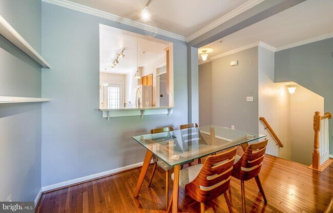 Photo - 702 Norfolk Ln