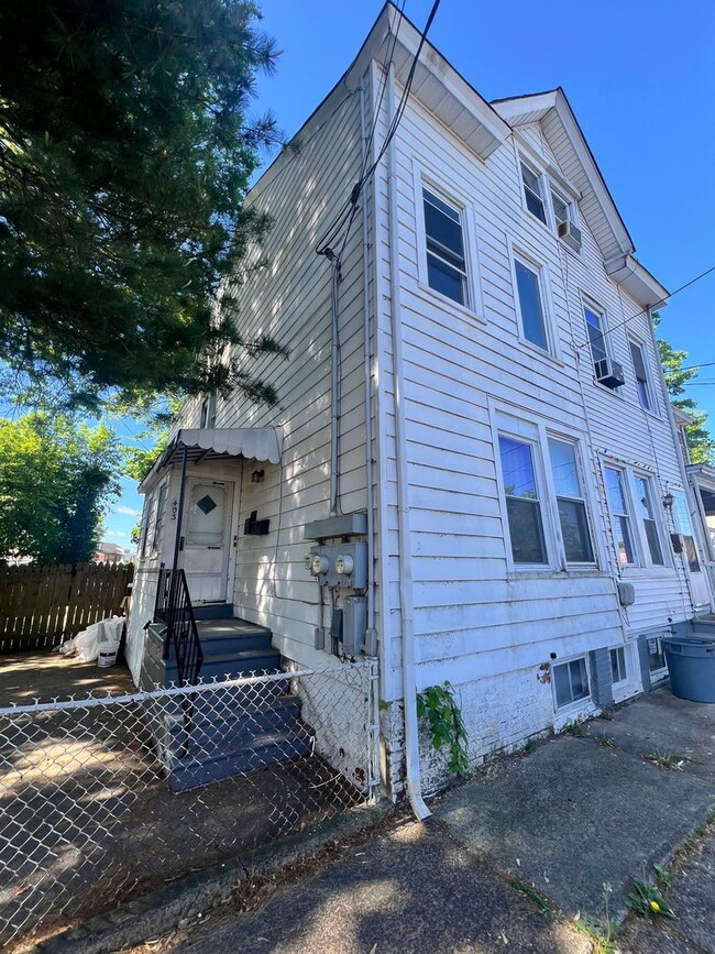 Building Photo - 403 Cummings Ave Unit 2