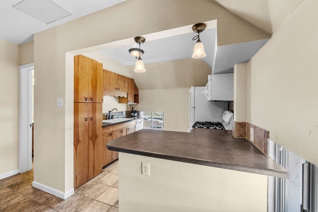 Building Photo - 1151 Monroe St Unit 3