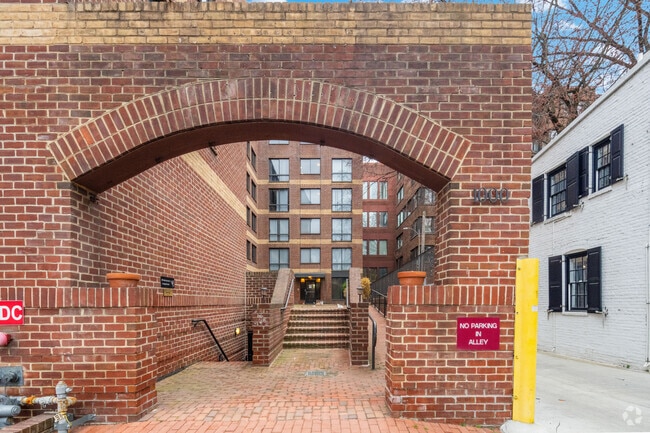 1000 29th St NW - The Ledger