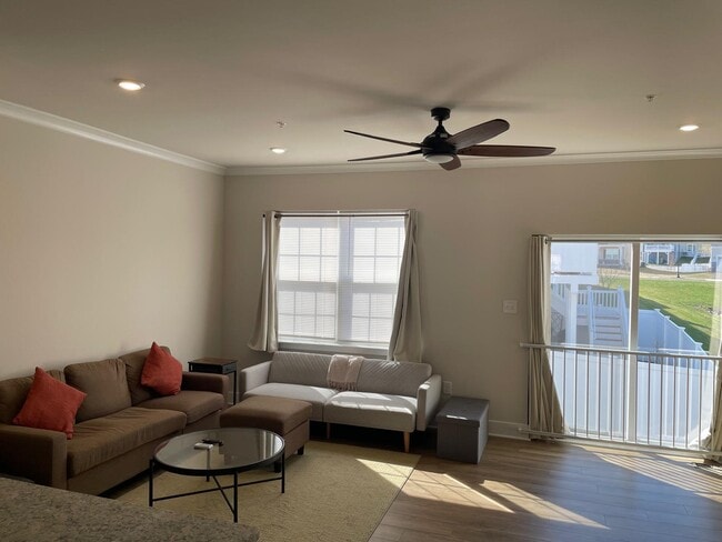 Photo - 1235 Greylock Ln