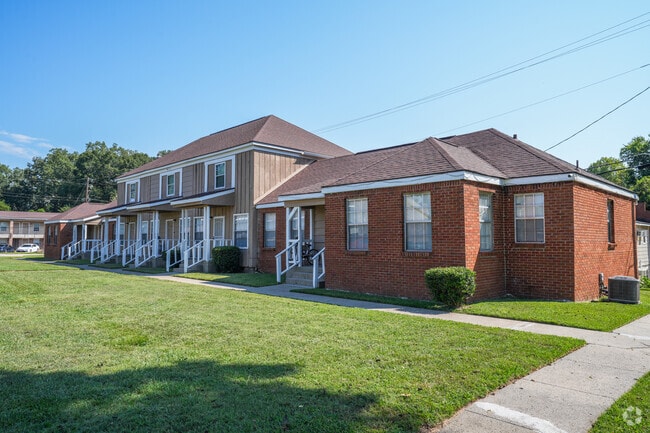 Building Photo - The Apartments at Lake Hill