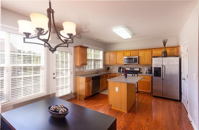 Photo - 1035 Thornborough Dr