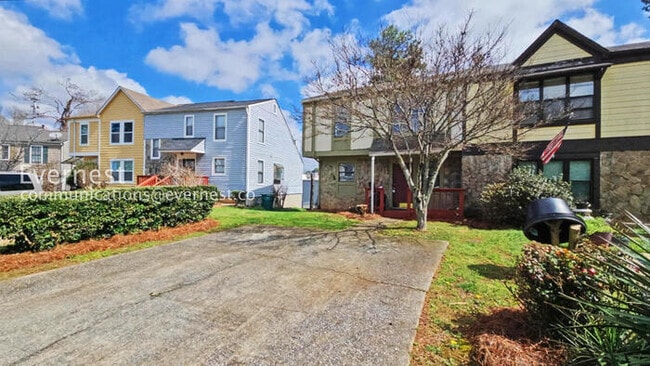 Photo - 2 Bed/2 Bath Home with Fenced Yard /Available now!