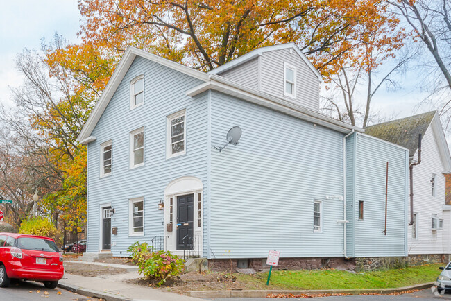 Building Photo - 4 School St Unit 1 Rental