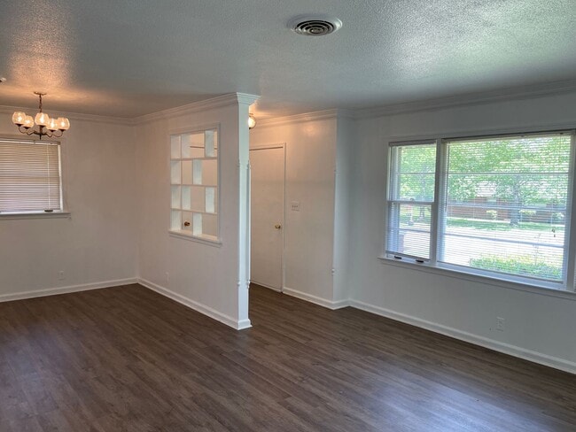 Photo - 688 Joryne Dr