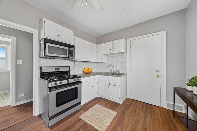 Photo - 2418 Burr Oak Ave Unit 1E