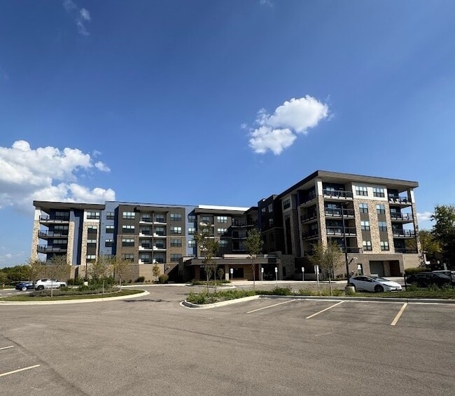 Building Photo - 234 W Diehl Rd