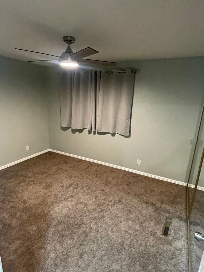 Photo - 810 W Lambert Rd