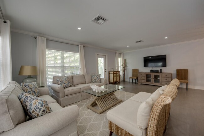 Photo - 131 Venetian Dr