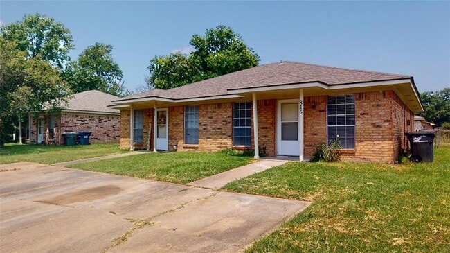 Photo - 815 Llano Pl
