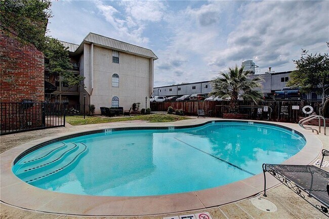 Building Photo - 910 Duncan Ln Unit 7 Rental