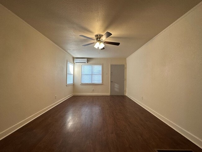 Photo - 3404 Blackburn St