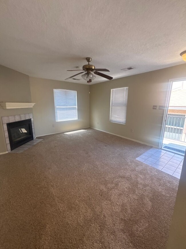 Photo - 6405 La Habra Ln NE