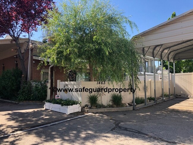 Building Photo - Charming Fully Furnished Bungalow in Millcreek