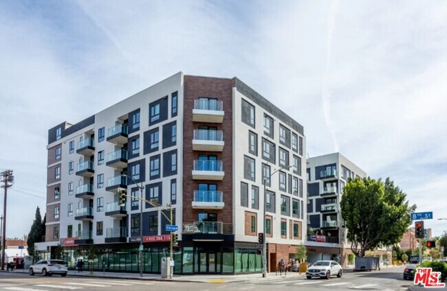 Building Photo - 800 S Harvard Blvd Unit 222 Rental