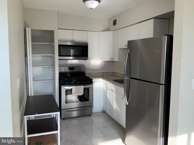 Photo - 4410 Oglethorpe St Unit 201