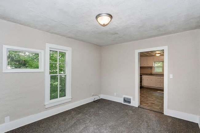 Photo - Spacious 3 Bed/2 Bath Home for Rent in Newton! Coming Available in mid-July!
