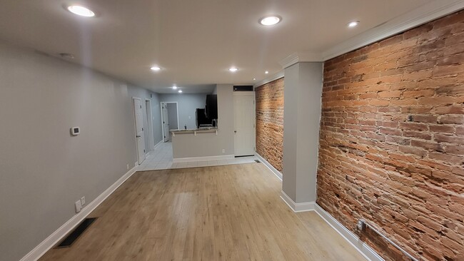 Building Photo - 816 S 5th St Unit A