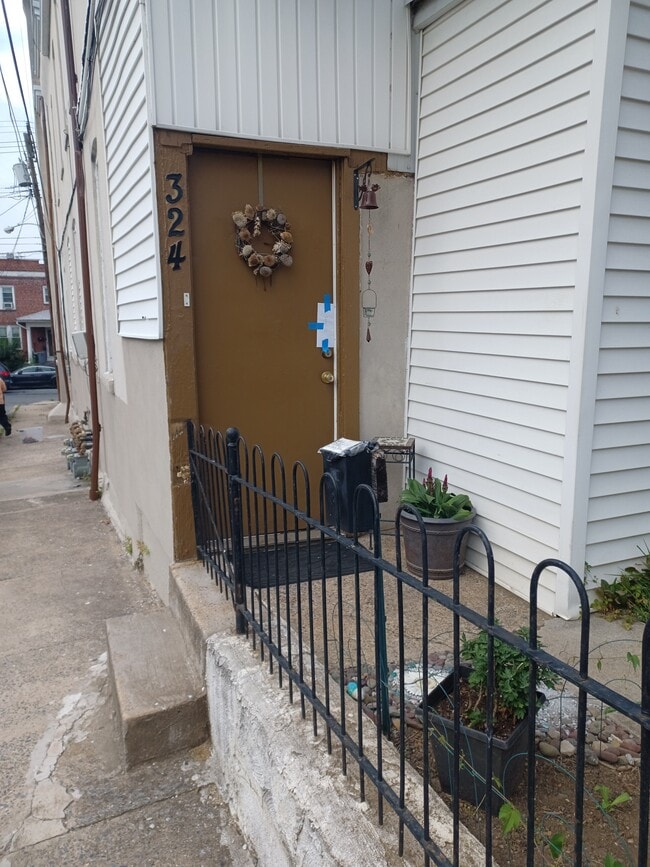 Building Photo - 324 Franklin St Unit 1 beds,West Reading